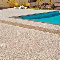 Terrasse de piscine en moquette de marbre