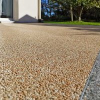 Terrasse en moquette de pierre à Challans