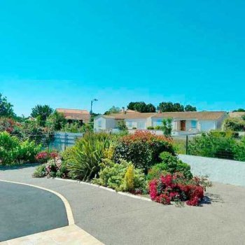 Cours et allée de jardin à Bretignolles-sur-Mer