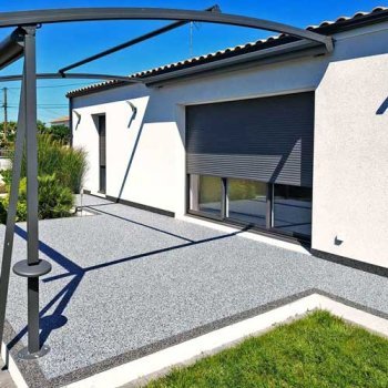 Terrasse en moquette de marbre à Brem-sur-Mer
