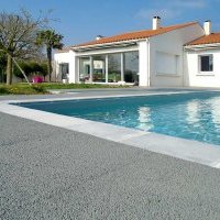 Terrasse de piscine en béton poreux, la Roche-sur-Yon, 2019