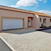 Accès garage et cour enrobé noir et béton désactivé à St-Mathurin