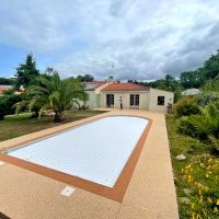 Terrasse de piscine en moquette de pierre à Challans (après)