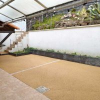 Accès maison et garage en béton poreux, pavés et ardoises à Brétignolles-sur-Mer
