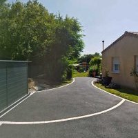 Cour et accès maison en enrobé et pavés au Poiré-sur-Vie