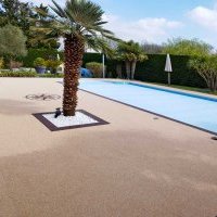 Terrasse de piscine en moquette de pierre à Talmont-st-Hilaire (après)