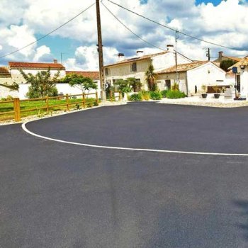 Accès maison et garage en enrobé