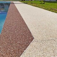 Terrasse de piscine en moquette de marbre en Vendée