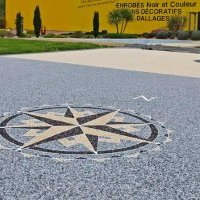 Motif décoratif sur moquette de pierre, ADN Créateur d'Espaces Extérieurs