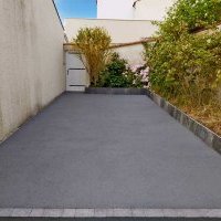 Accès maison en enrobé, béton poreux, pavés et ardoise aux Sables d'Olonne